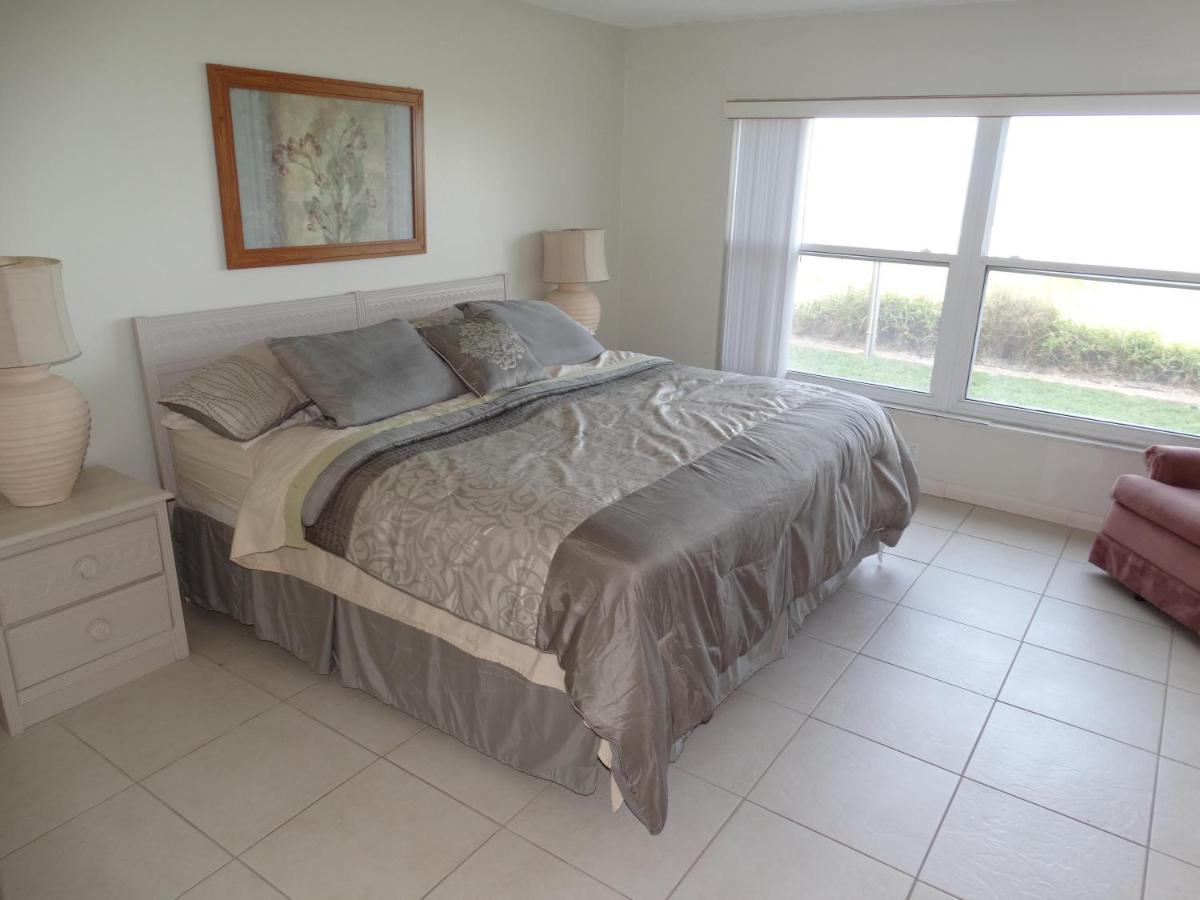 Spanish Main Unit 4- Direct Oceanfront Condo! ココアビーチ エクステリア 写真