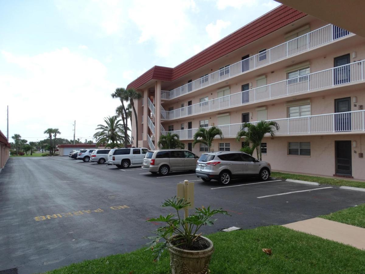Spanish Main Unit 4- Direct Oceanfront Condo! ココアビーチ エクステリア 写真